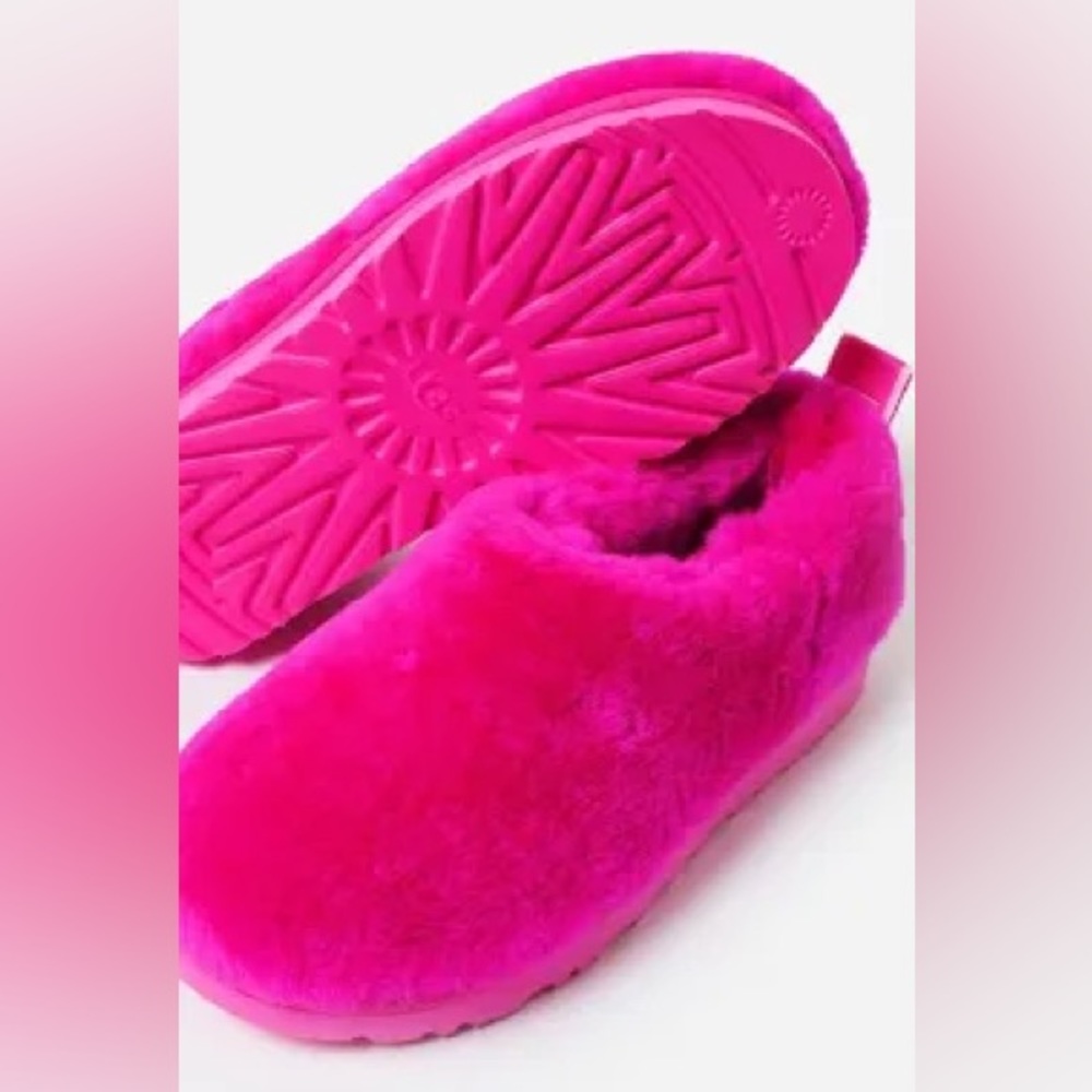 NWT UGG Women's Classic Cozy Bootie. - Picture 8 of 14
